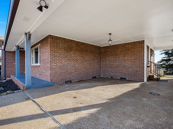 4th image of 2209 Ruth St