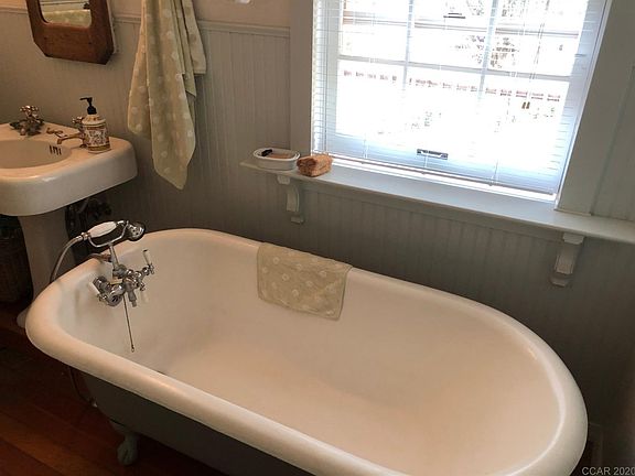 4th image of 125 E Saint Charles St #1