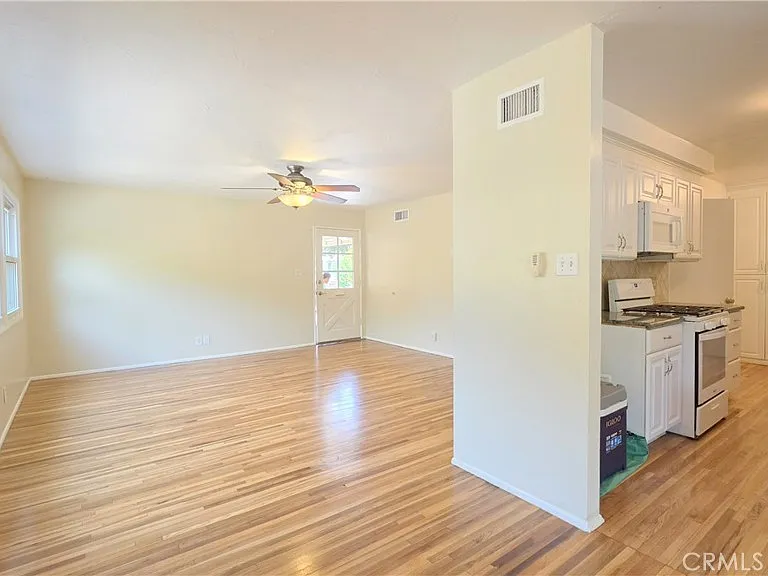 182 E Green St — Photo 11