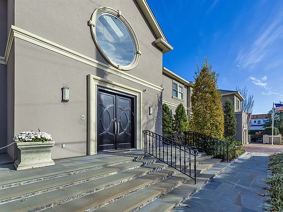 4th image of 1800 Bay Blvd