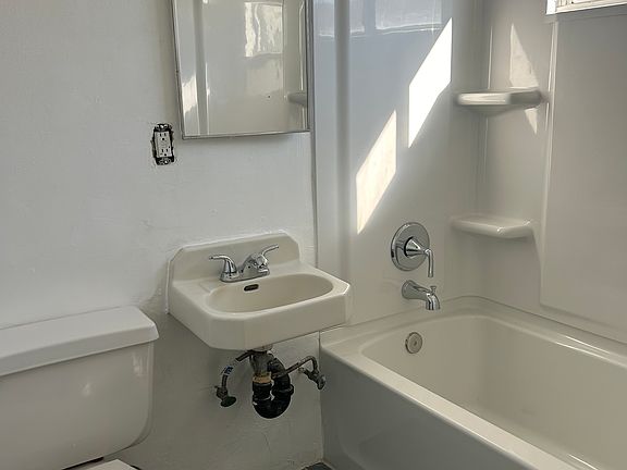 5th image of 1127 W 253rd St