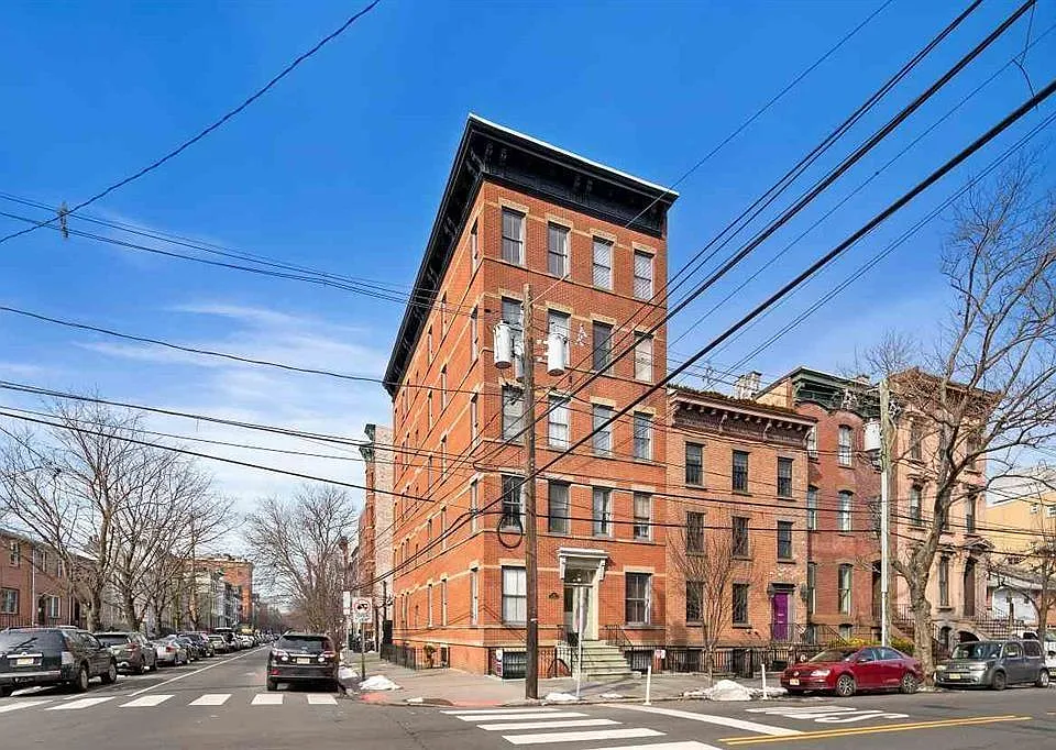 563 Jersey Ave #1L