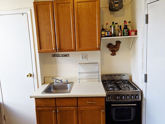 4th image of 178 E 7th St APT 6C