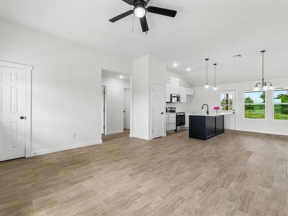 4th image of 21064 Faith Ln