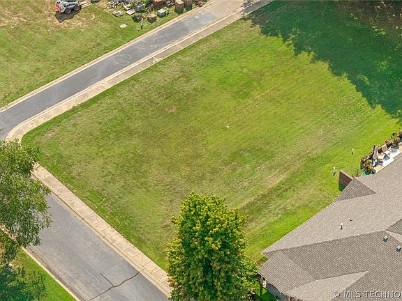 3rd image of 501 Saint Andrews Ct