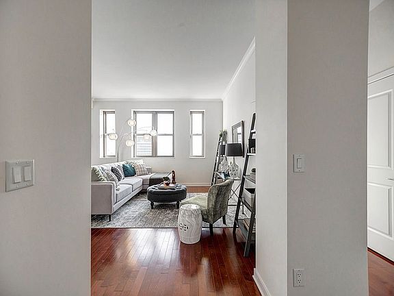 2nd image of 1135 Shelby St APT 2808