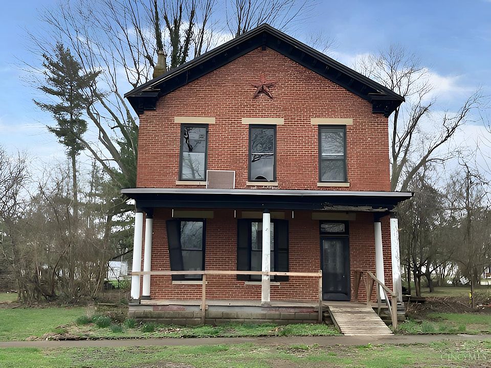 1st image of 208 Main St