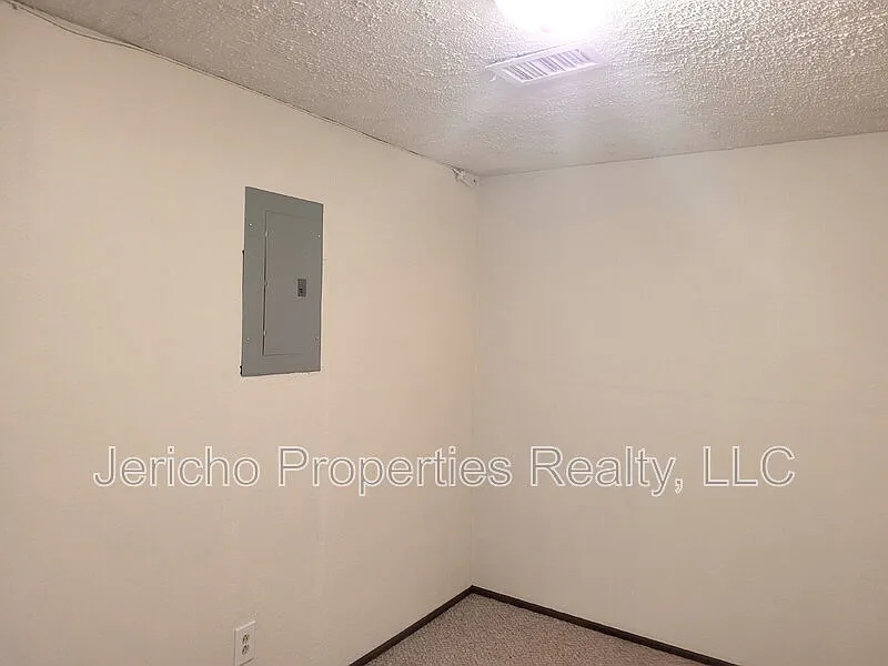 3 bed, 2.5 bath, 1423 sqft, $2,495 — Photo 3