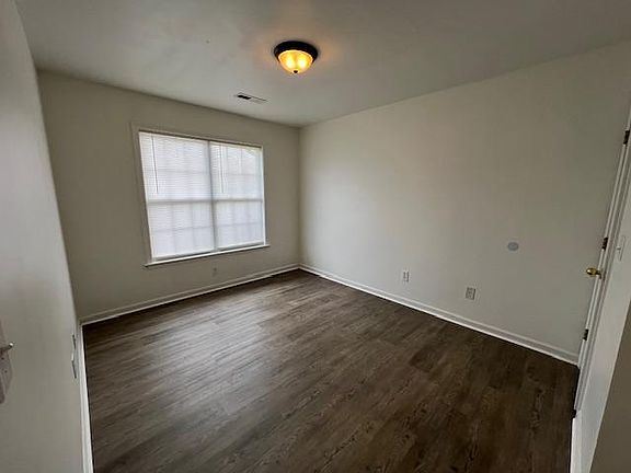3rd image of 434 Fernway Dr
