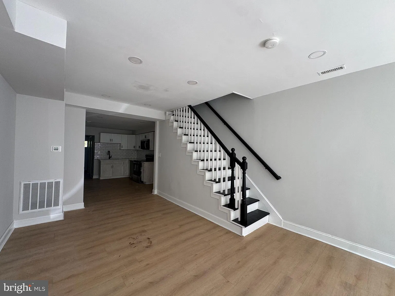 3 bed, 2.0 bath, 1150 sqft, $1,800 — Photo 4