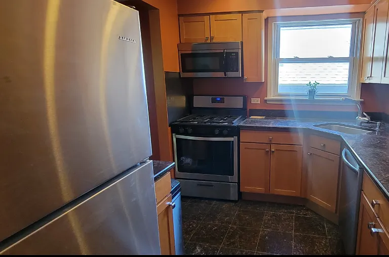6105 N Wolcott Ave #301 — Photo 4