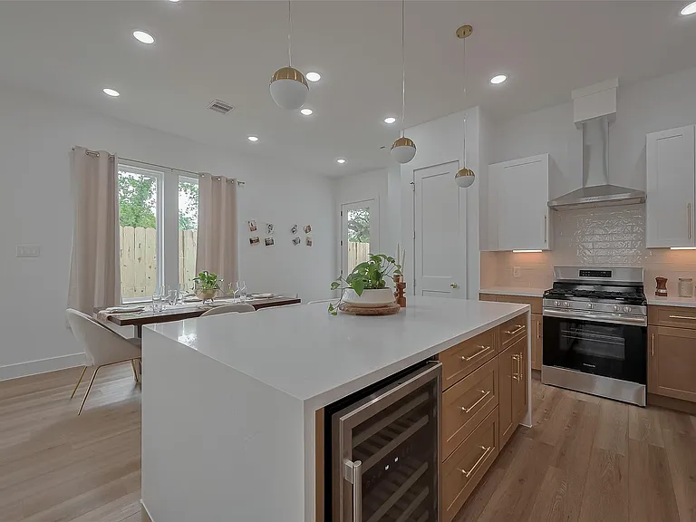776 Mansfield St — Photo 19