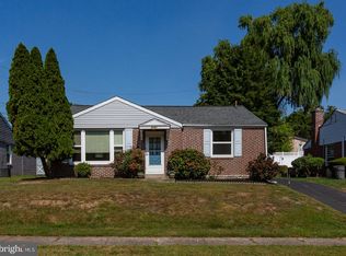 5241 Arrowhead Ln, Drexel Hill, PA 19026