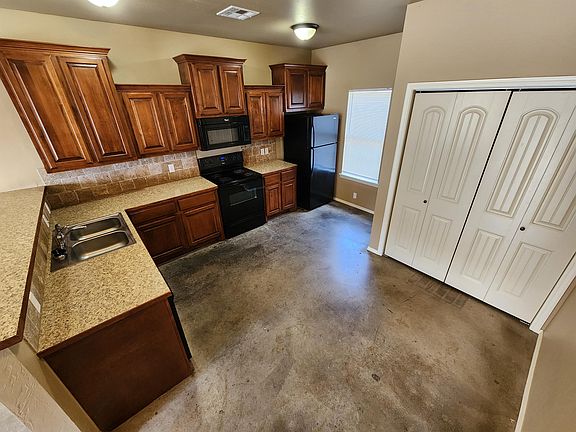 4th image of 527 S Stadium Dr #A
