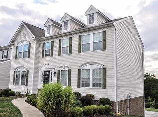 203 Country Barn Rd W, Houston, PA 15342