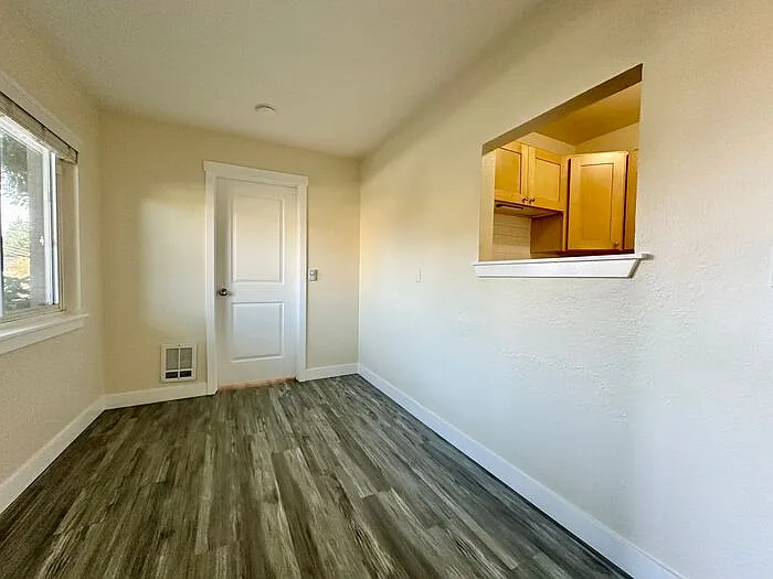 6113 8th Ave NW — Photo 3