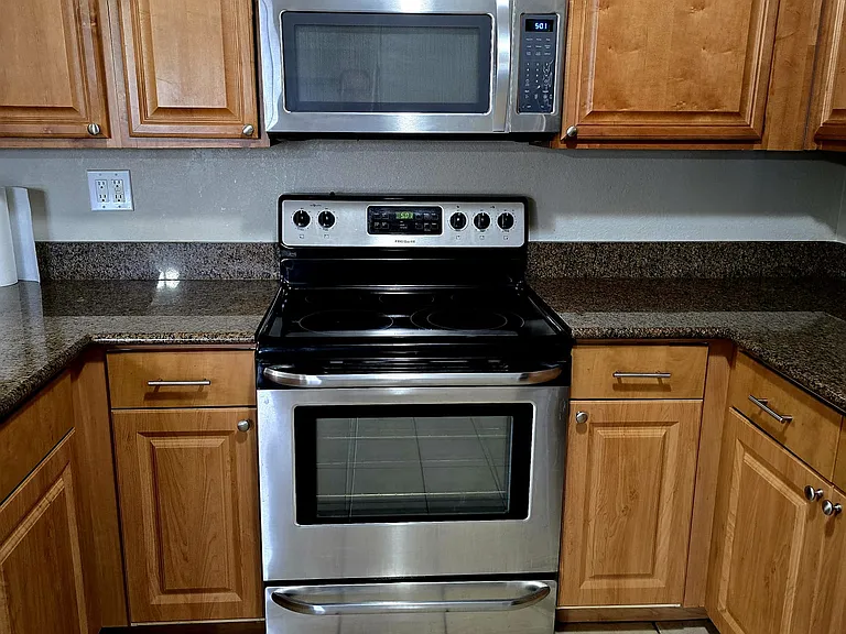 5582 Baywater Dr — Photo 11