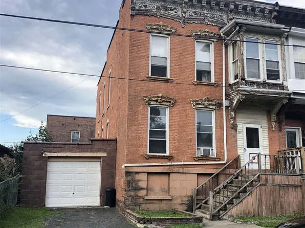 203 16th St, Watervliet, NY 12189