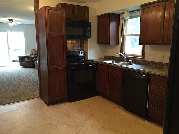 3rd image of 859 Woodgate Dr