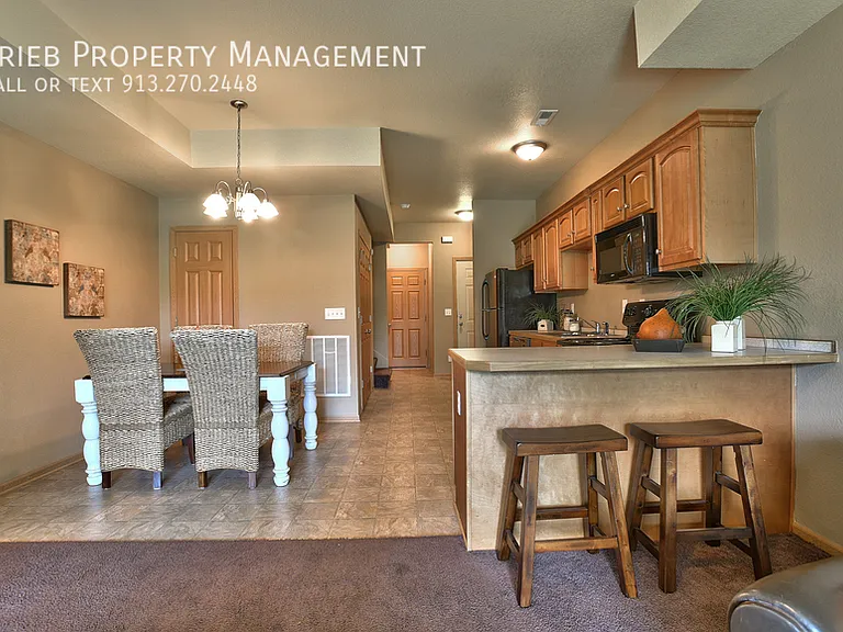 824 Woodson Ct — Photo 6