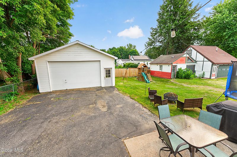 5th image of 240 Mariaville Road