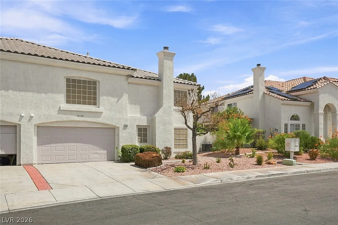3 bed, 2.5 bath, 1774 sqft, $2,095 — Photo 3