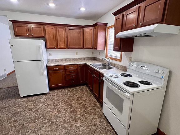 4th image of 707 E 6th St