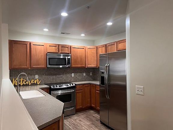 4th image of 27897 Hopkins Dr