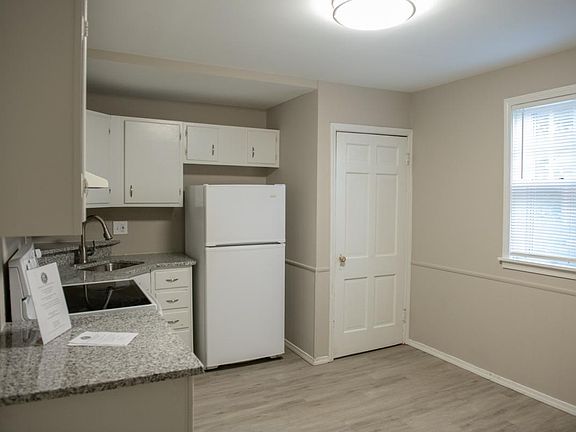 4th image of 2311 Wismer Ave