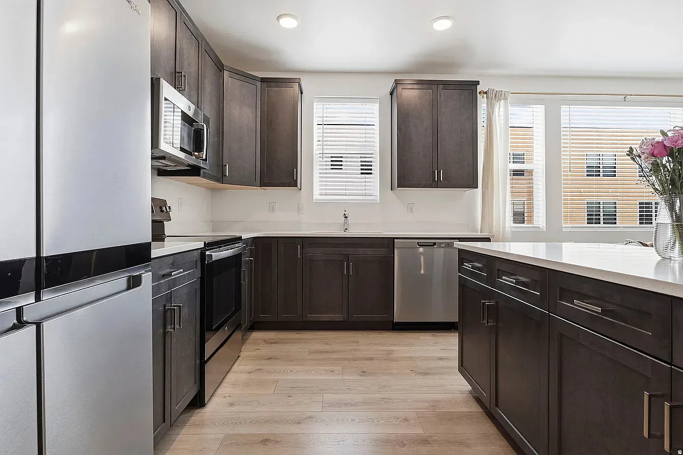 2 bed, 1011 sqft, $2,050 — Photo 4