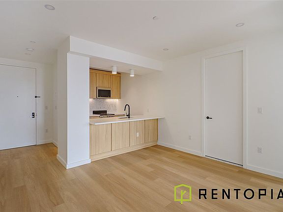 2nd image of 1010 Pacific St #825