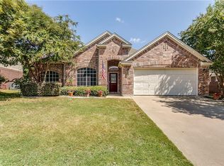 908 Linden Dr, Burleson, TX 76028