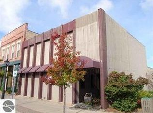 134 River St, Elk Rapids, MI 49629