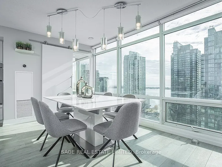 25 Telegram Mews #3707 — Photo 2