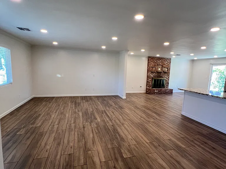 3917 Granada Ave — Photo 5