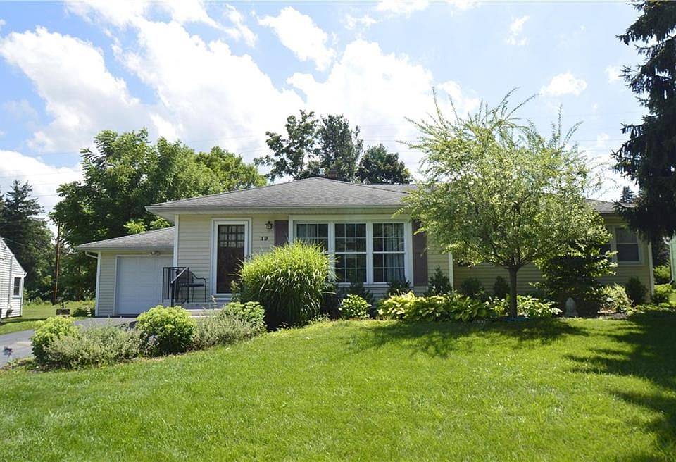 1st image of 19 E Jefferson Cir