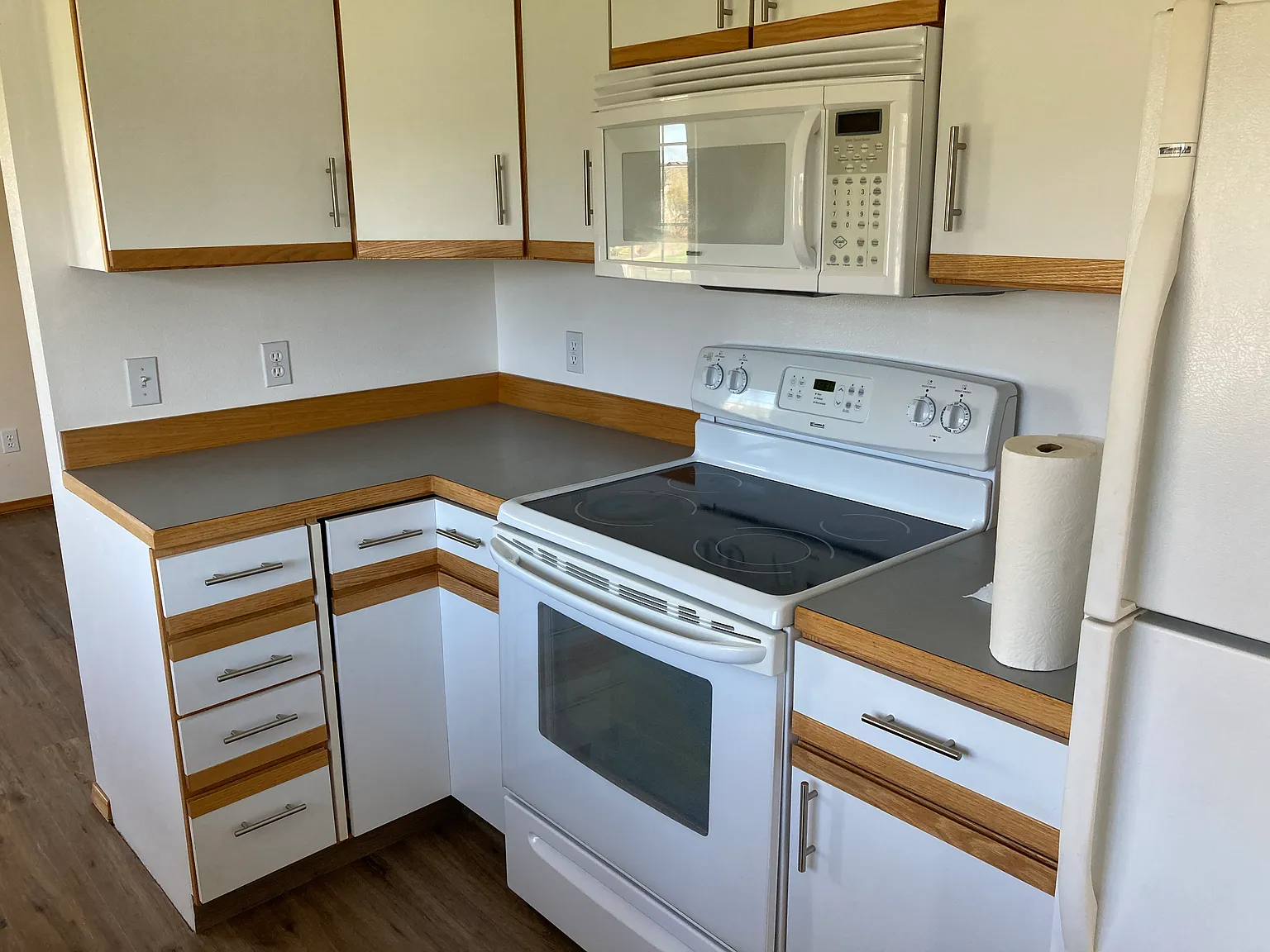 3 bed, 1394 sqft, $2,400 — Photo 2