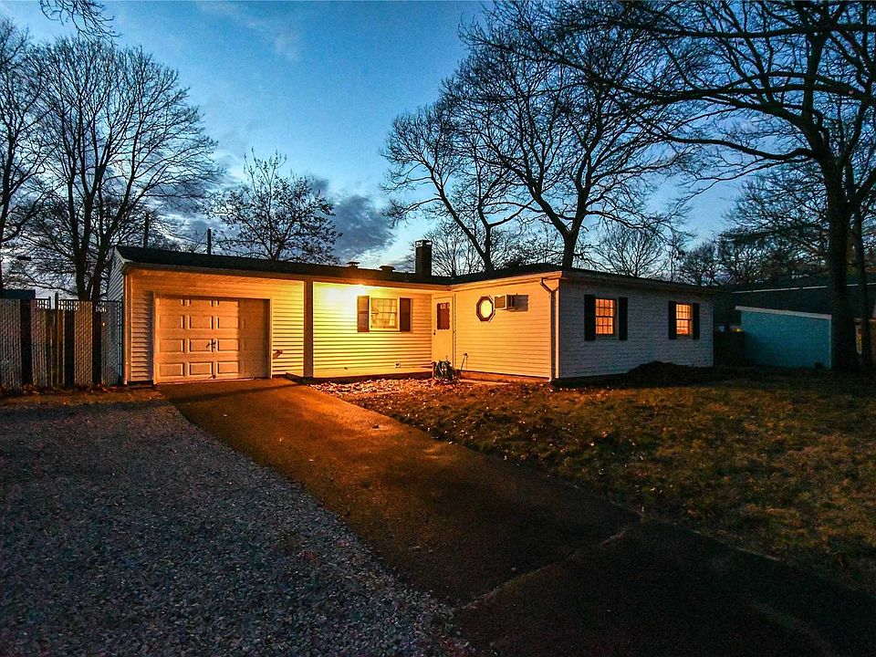 1st image of 10 College Hills Dr
