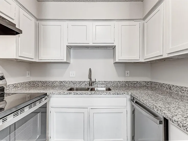 702 Lyle West Ave #C — Photo 7