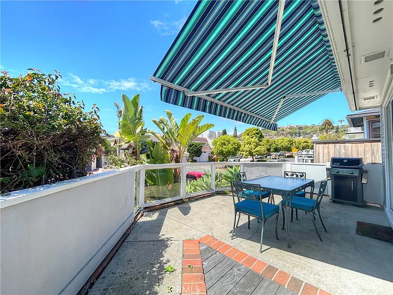 123 W Avenida Valencia — Photo 29