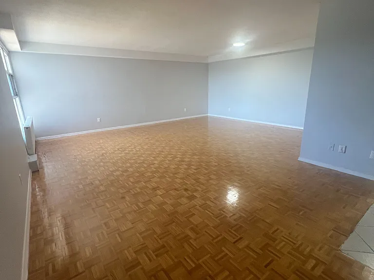 123 Bloor St W #307 — Photo 1