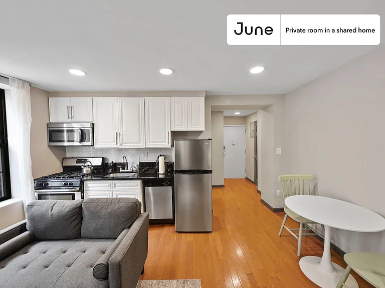226 E 7th St #B — Photo 9