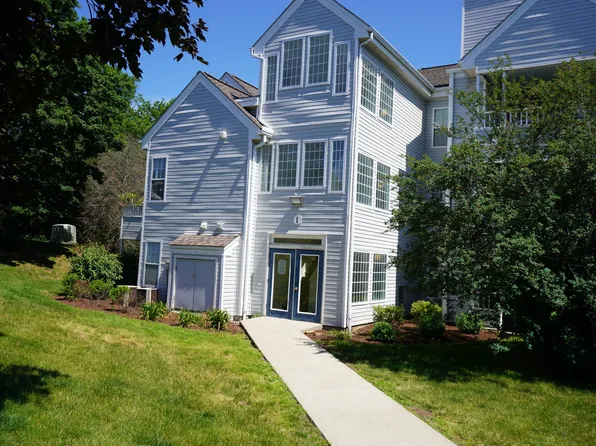 1 Forest Glen Cir, Middletown, CT 06457