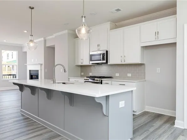 1337 Creekside Cir NW, Atlanta, GA 30318