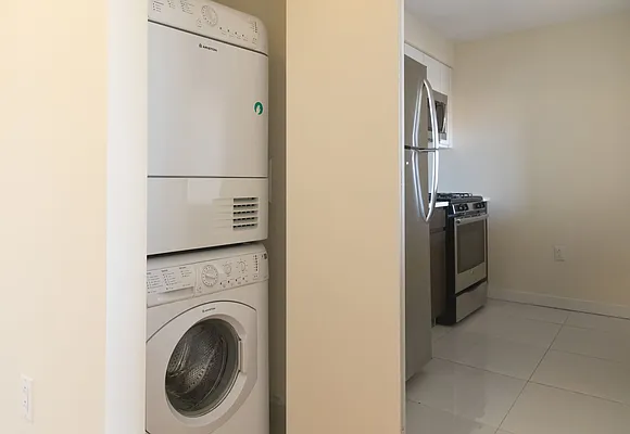 Rented by Kahen Properties | media 27