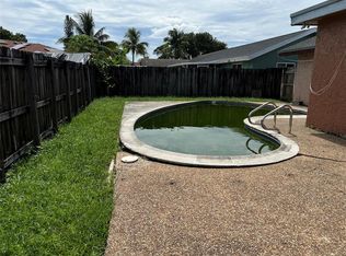 8205 SW 12th St, North Lauderdale, FL 33068