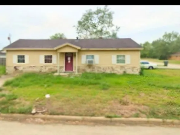4490 Irene St, Beaumont, TX 77705