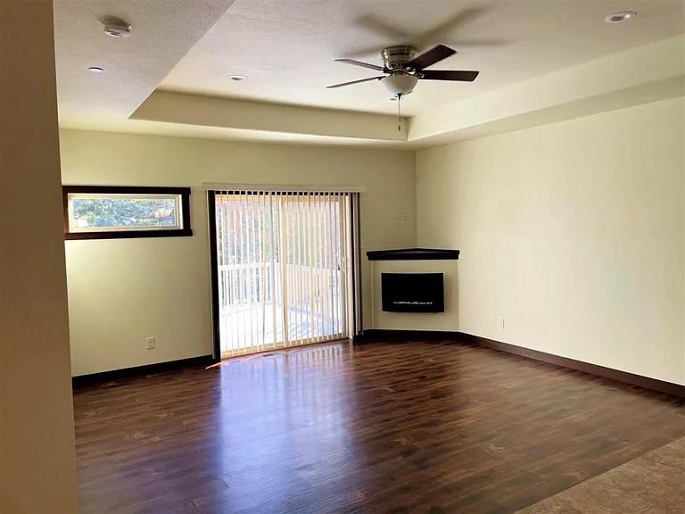 525 Ryan St — Photo 4