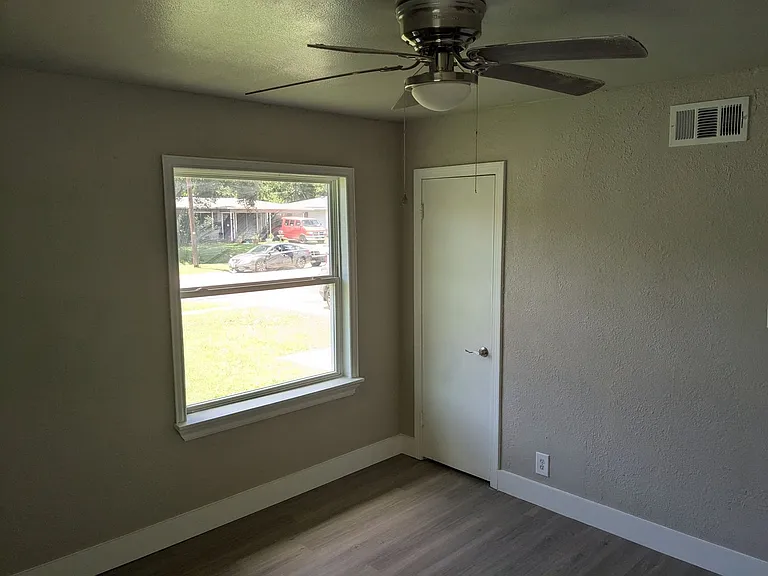 2517 Goliad St — Photo 16