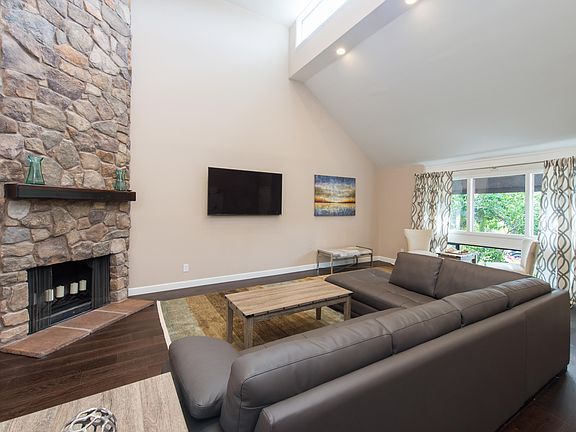 3rd image of 7304 E Rancho Vista Dr